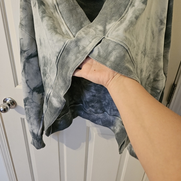 POL Grey White Tie Dye cropped High Low Sweater Size L - Picture 2 of 5